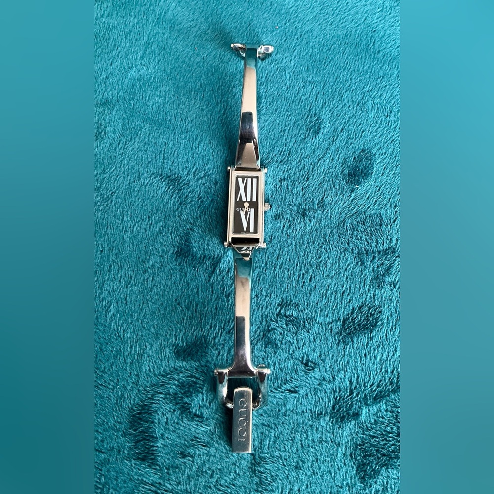 GUCCI bangle watch🔥SO NICE🔥 - Picture 9 of 14